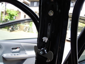 ■ピラー■　Bピラー防音対策　運転席側　その2（プリウスα）　[写真36]