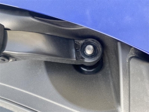 ■エンジンルーム■　バルクヘッドとカウルトップ部の防音対策その1（アクア）　[写真38]